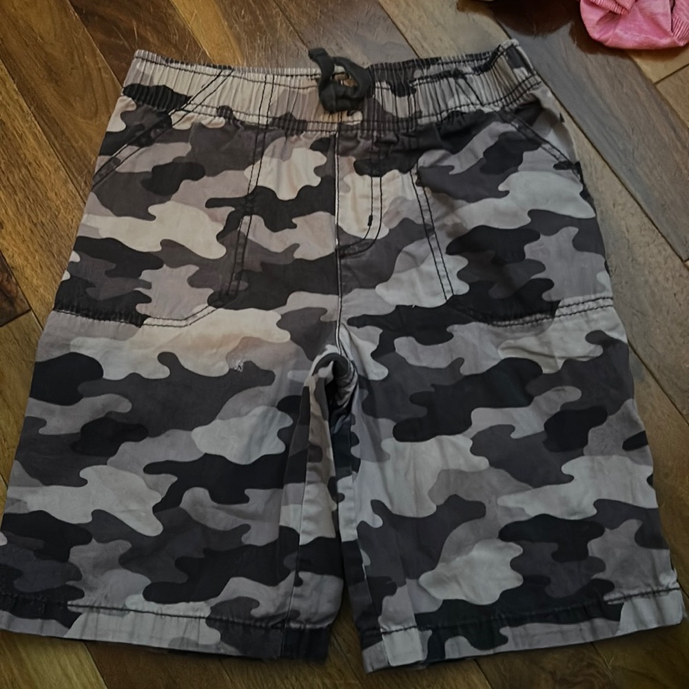 Size 7 ( boys ) camo shorts